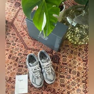 Invincible x N. Hoolywood 2002r